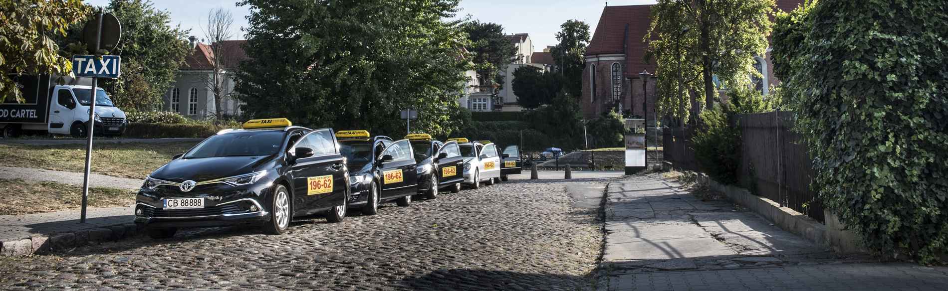 Taksówki Taxi Komfort z otwartymi drzwiami